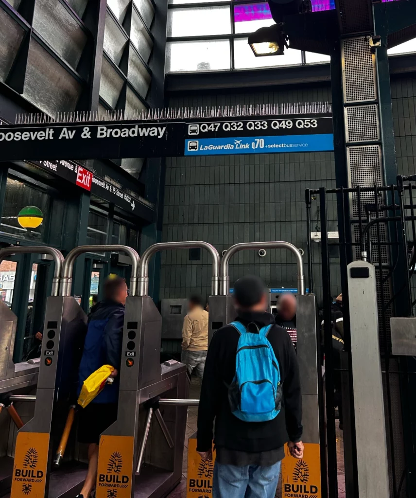 Jackson Hts-Roosevelt Av駅からQ70乗り換え